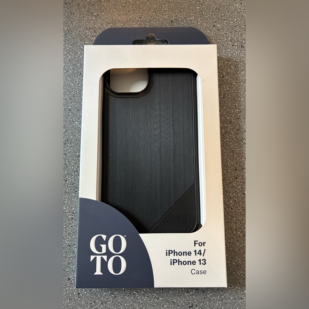 Go-To Sleek Black Phone Case iPhone 14/iPhone 13
New in Box